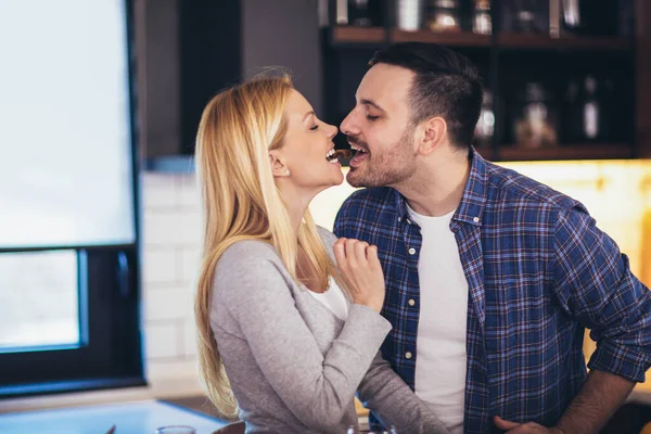 Beautiful Young Couple Talking Smiling While Cooking Healthy Food Kitchen — Stock Photo, Image