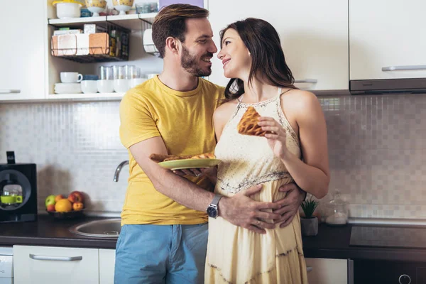 Pregnant Woman Husband Kitchen Having Fun — Stock Photo, Image