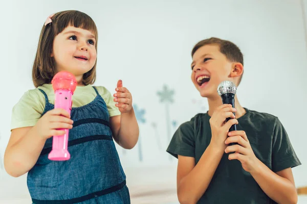 Portrait Happy Children Singing Karaoke Microphone Home — Stock Photo, Image