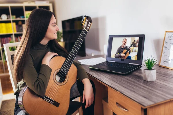 Girl Playing Guitar Computer Learn Play Online Course — Stock Photo, Image