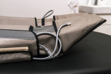 Pressooterapi tedavi masasına yakın çekim