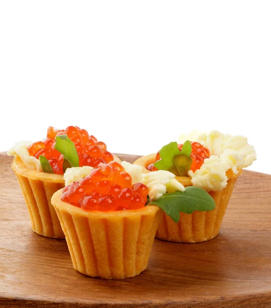 在 tartlets 中的红色鱼子酱 — 图库照片