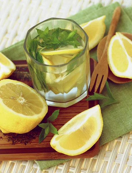 Mynta och citron drink — Stockfoto