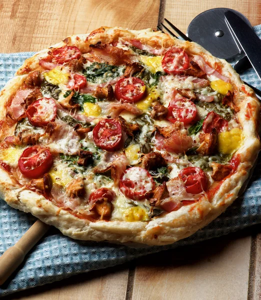 Läckra svampar Pizza — Stockfoto