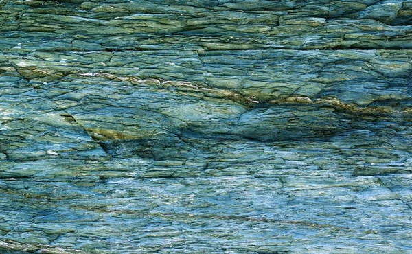 Achtergrond Van Greenish Textured Shale Stone Met Verweerde Open Pit — Stockfoto