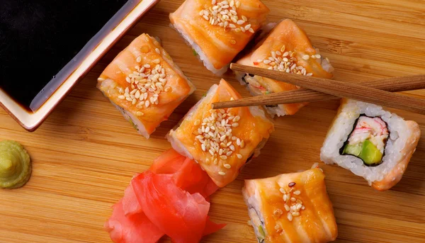 Rotolo di salmone Maki — Foto Stock