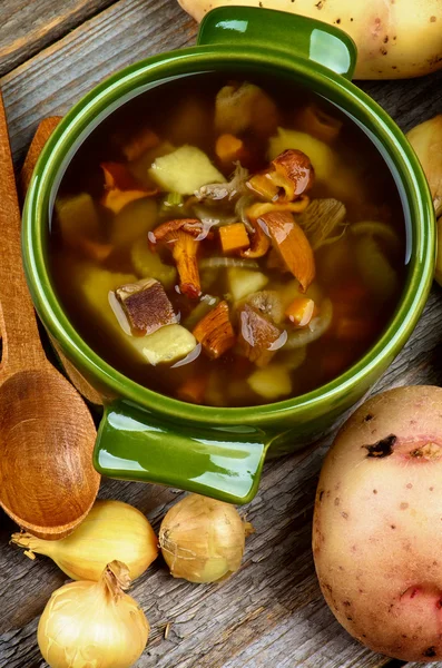 Sup dengan Jamur Chanterelle — Stok Foto