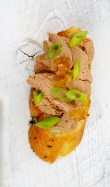 Pate ile Tapas Bruschetta