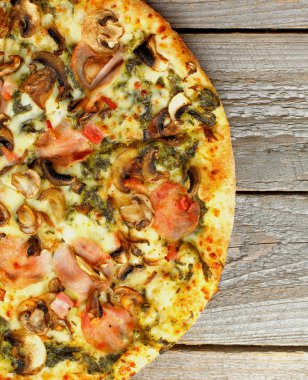 mantarlı pizza