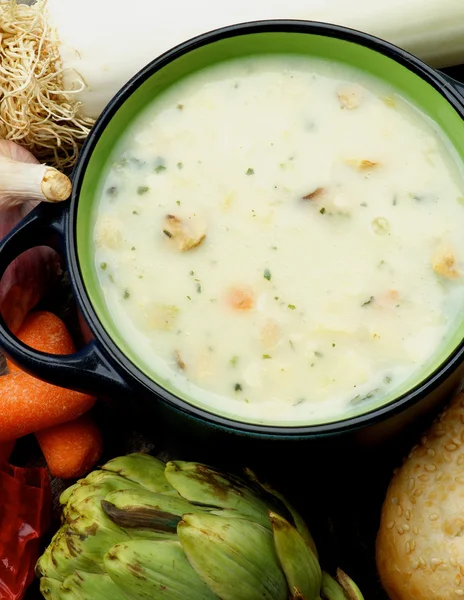 Artischocken-Cremesuppe — Stockfoto