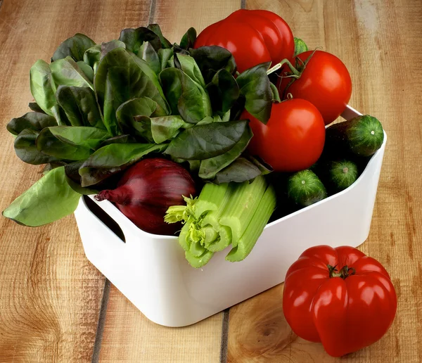 Boîte avec légumes — Photo