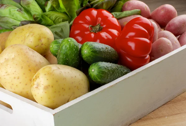 Caja con verduras — Foto de Stock