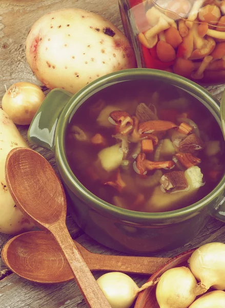 Суп с грибами Шантерель — стоковое фото