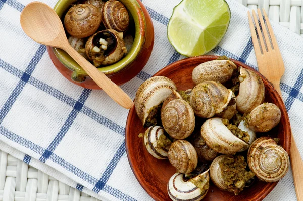 Caracoles con mantequilla de ajo — Foto de Stock