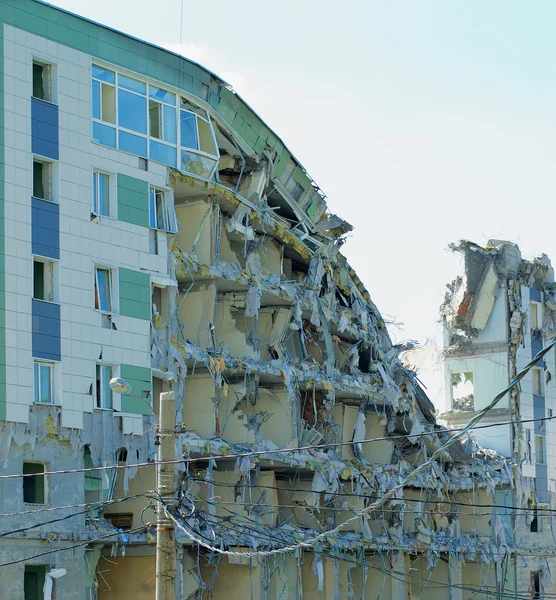 Edificio moderno distrutto Foto Stock