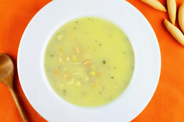 Kremalı kuşkonmaz çorbası — Stok fotoğraf