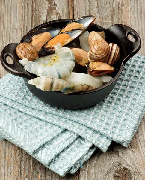 Lezzetli çiğ deniz ürünleri