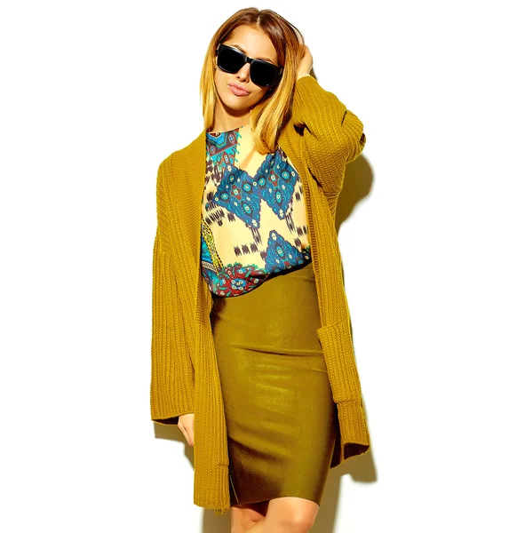 Rahat hipster yazlık giysileri güzel sarışın kadın kız — Stok fotoğraf