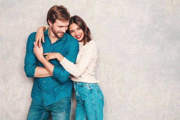 Portret Van Een Glimlachende Mooie Vrouw Haar Knappe Vriendje Gelukkige — Stockfoto