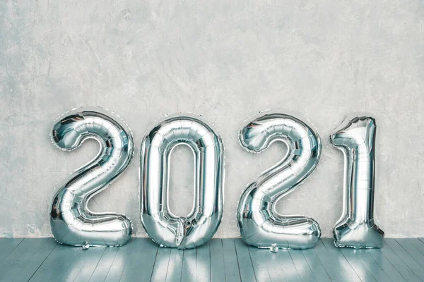Palloncini Argento 2021 Felice Anno Nuovo 2021 Numeri Metallici 2021 — Foto Stock