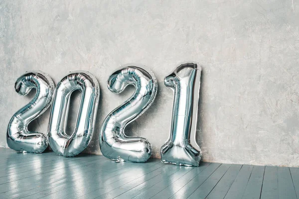 Palloncini Argento 2021 Felice Anno Nuovo 2021 Numeri Metallici 2021 — Foto Stock