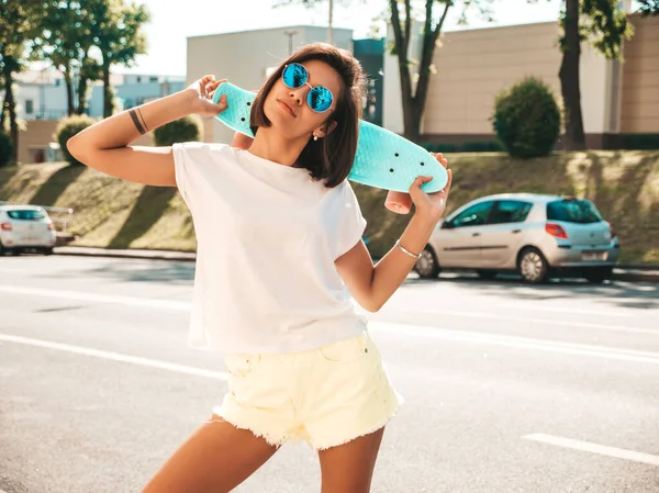 Joven Hermosa Sexy Mujer Hipster Sonriente Gafas Sol Mujer Moda —  Fotos de Stock