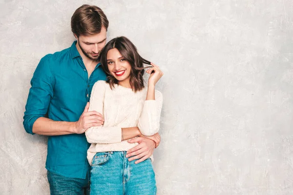 Portret Van Een Glimlachende Mooie Vrouw Met Rode Lippen Haar — Stockfoto