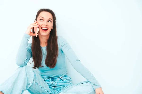 Retrato Joven Hermosa Mujer Sonriente Ropa Hipster Verano Moda Sexy — Foto de Stock