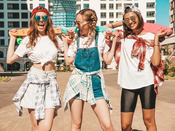 Three Young Smiling Beautiful Female Colorful Penny Skateboards Women Summer — Stock Photo, Image