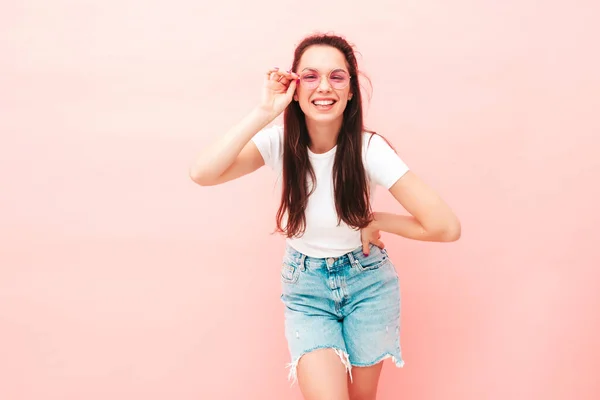 Jeune Belle Femme Souriante Dans Des Vêtements Tendance Été Hipster — Photo