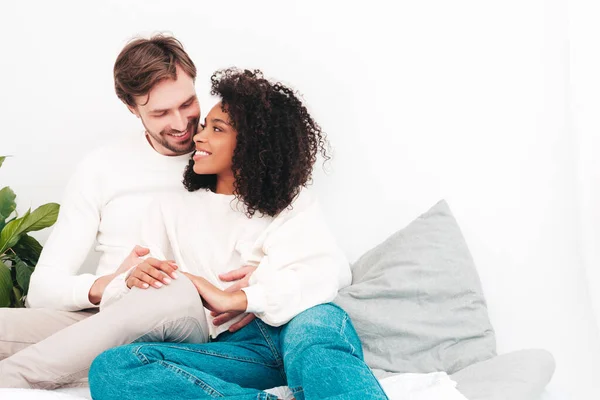 Una Bellissima Donna Sorridente Suo Bel Ragazzo Felice Allegra Famiglia — Foto Stock