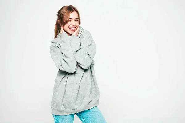 Ritratto Giovane Bella Femmina Sorridente Moda Estate Hipster Hoodie Sexy — Foto Stock