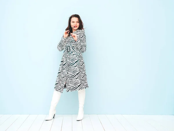 Hög Mode Porträtt Ung Vacker Brunett Kvinna Bär Fina Trendiga — Stockfoto