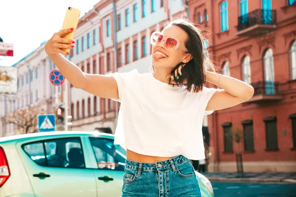 Ung Vacker Leende Hipster Kvinna Trendiga Sommarkläder Sexig Bekymmerslös Kvinna — Stockfoto