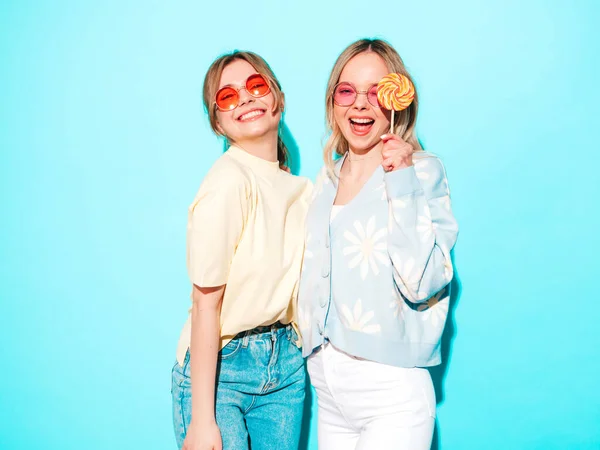 Två Unga Vackra Blonda Leende Hipster Kvinna Trendiga Sommarkläder Sexiga — Stockfoto