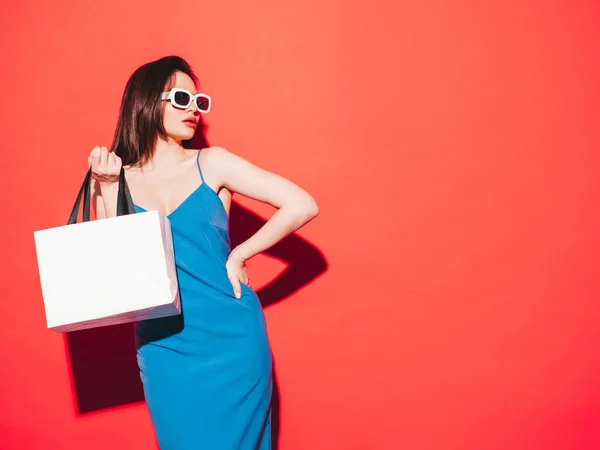 Retrato Alta Moda Joven Hermosa Morena Con Bonito Vestido Verano —  Fotos de Stock