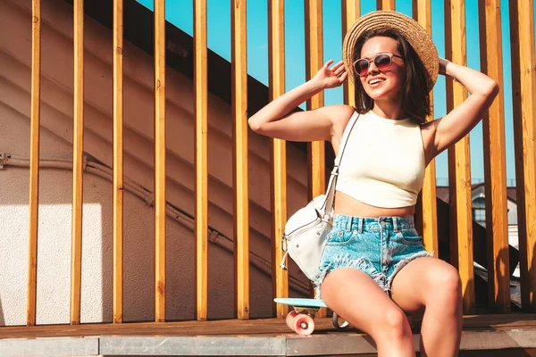 Portrait Young Beautiful Smiling Hipster Woman Trendy Summer Jeans Shorts — Stock Photo, Image