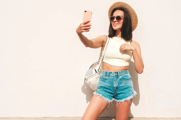 Porträt Einer Jungen Schönen Lächelnden Hipster Frau Trendigen Sommer Jeans — Stockfoto