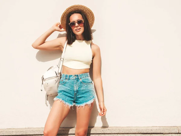 Retrato Jovem Bela Mulher Hipster Sorridente Moda Calça Jeans Verão — Fotografia de Stock