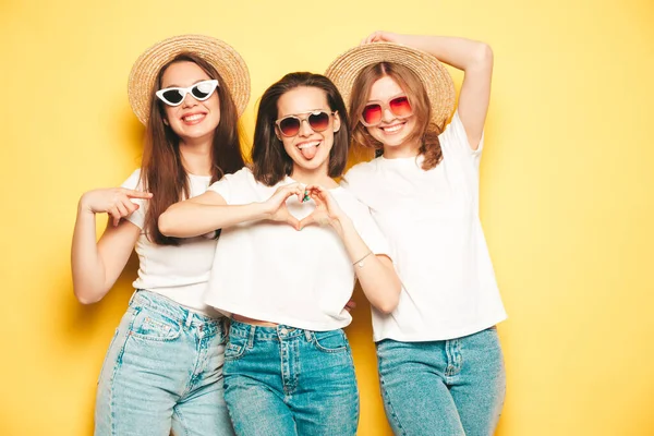 Tři Mladé Krásné Usmívající Hipster Fena Módní Letní Bílé Tričko — Stock fotografie