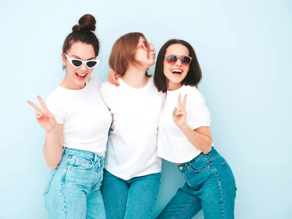 Tre Unga Vackra Leende Hipster Kvinna Trendiga Samma Sommar Vit — Stockfoto