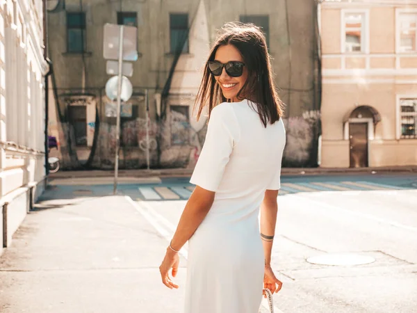 Joven Hermosa Mujer Hipster Sonriente Vestido Verano Moda Sexy Mujer —  Fotos de Stock