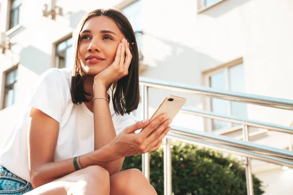 Giovane Bella Donna Hipster Sorridente Abiti Estivi Alla Moda Sexy — Foto Stock