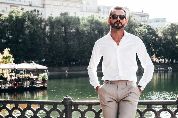 Bello Sicuro Elegante Modello Hipster Lambersexual Uomo Moderno Vestito Con — Foto Stock