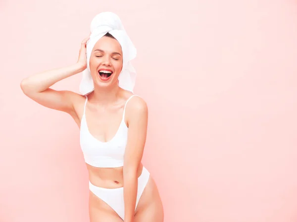 Junge Schöne Lächelnde Frau Weißen Dessous Sexy Unbeschwertes Model Unterwäsche — Stockfoto