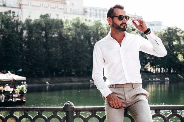 Bello Sicuro Elegante Modello Hipster Lambersexual Uomo Moderno Vestito Con — Foto Stock