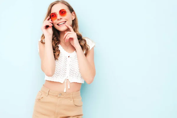 Junge Schöne Lächelnde Frauen Trendigen Sommer Hipster Anzugkleidern Sexy Unbeschwerte — Stockfoto