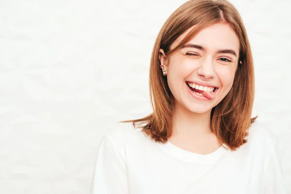 Retrato Cerca Una Joven Hermosa Sonriente Hembra Ropa Hipster Verano — Foto de Stock