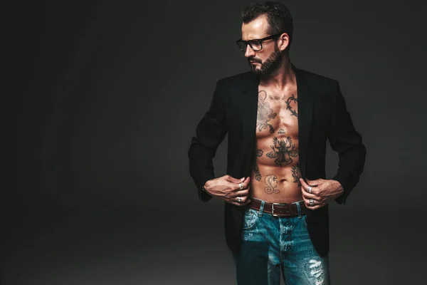 Ritratto Bello Fiducioso Elegante Hipster Modello Lambersexual Uomo Moderno Sexy — Foto Stock