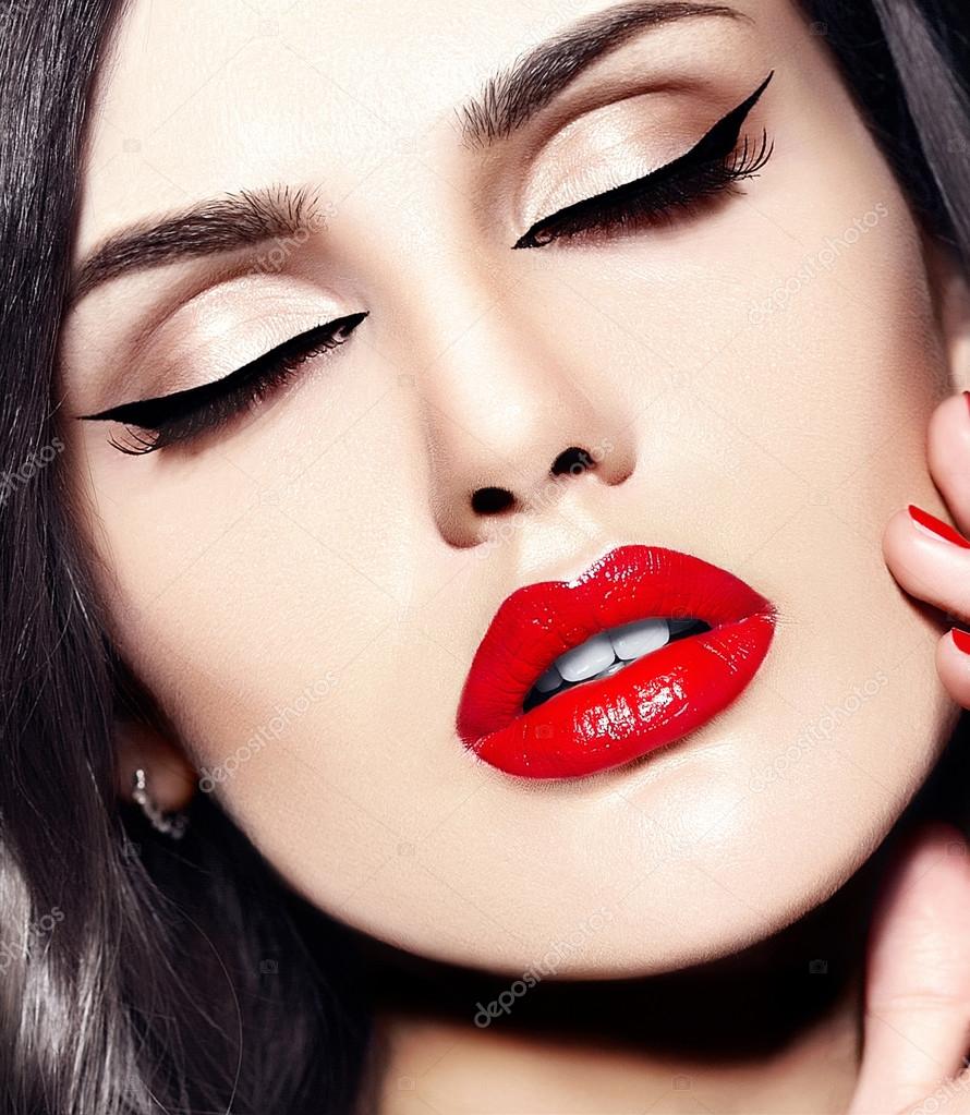 High Fashion Look.Glamor Closeup Beauty Portrait Of Beautiful Caucasian  Young Woman Model With Bright Makeup With Perfect Clean Skin With Colorful  Red Lips Stock Photo By ©Alexhalay 61750113